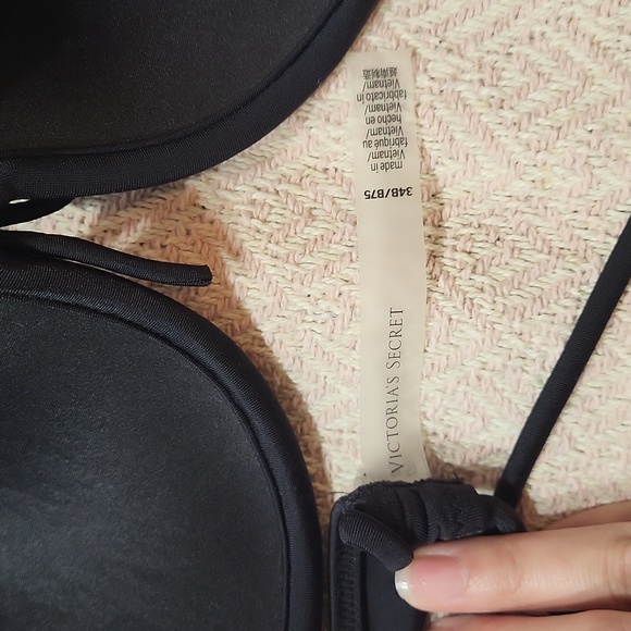 Victoria's Secret Underwire Ruffled Bikini Top, Adjustable, Size 34B - Picture 5 of 5